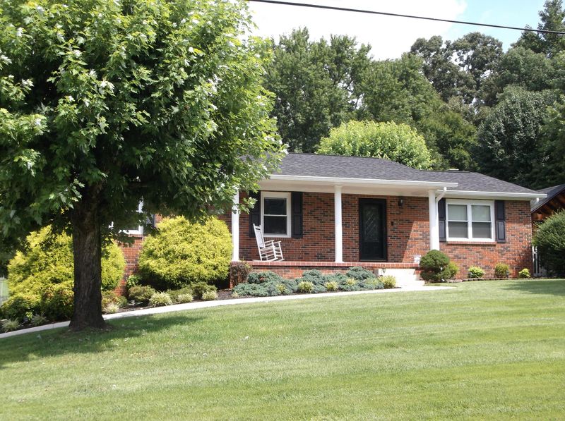 168 Meadowlark Dr, Harriman, TN 37748