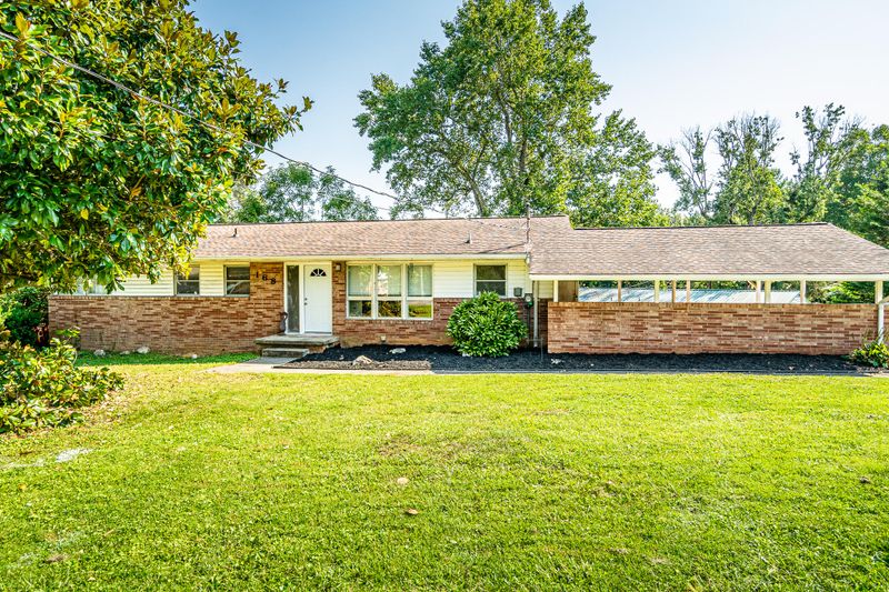 168 N Seneca Rd, Oak Ridge, TN 37830