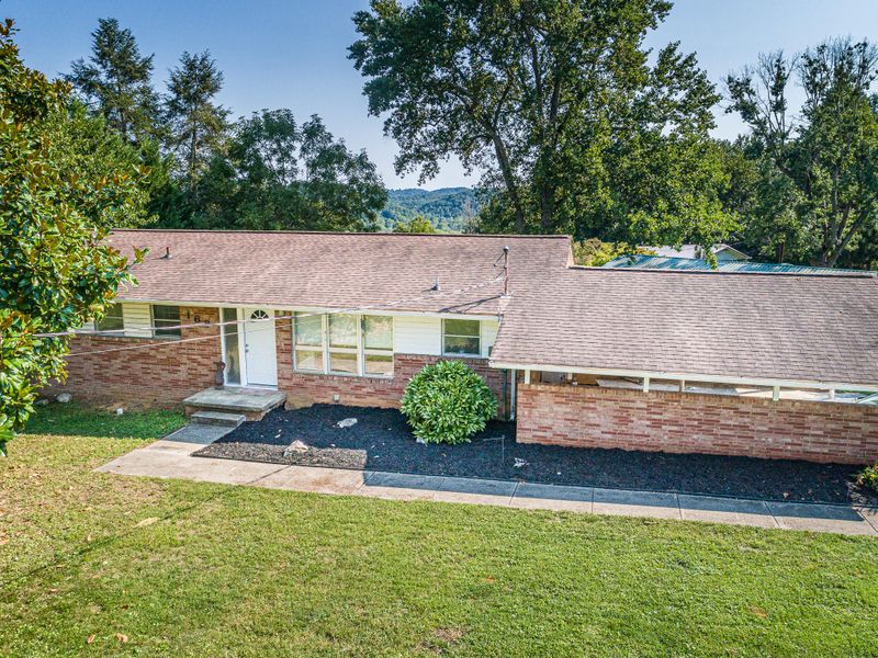 168 N Seneca Rd, Oak Ridge, TN 37830