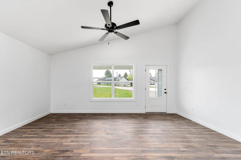 168 Sky View Meadow Dr, Crossville, TN 38555