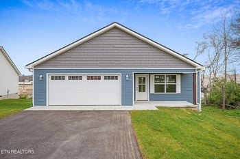 168 Sky View Meadow Dr, Crossville, TN 38555