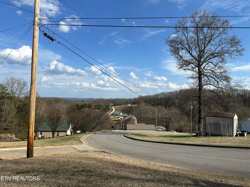 168 Volunteer Ln, Clinton, TN 37716