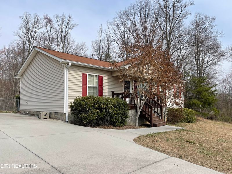 168 Volunteer Ln, Clinton, TN 37716