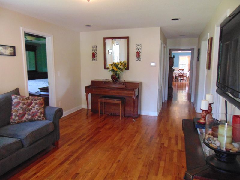 1682 Old Roane St, Harriman, TN 37748
