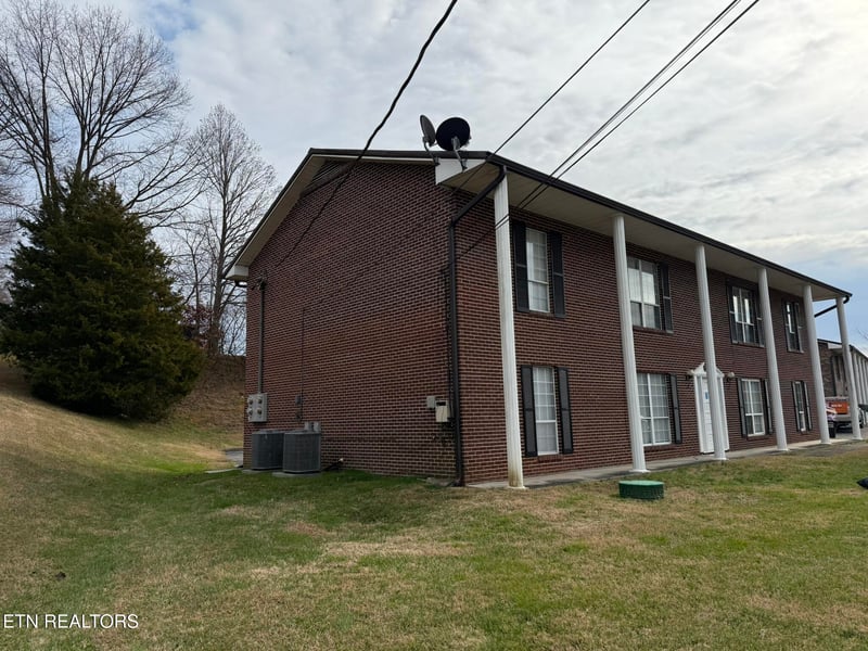 1688 Old Highway 95, Lenoir City, TN 37771