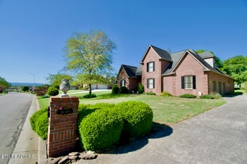 1689 Peppertree Dr, Alcoa, TN 37701