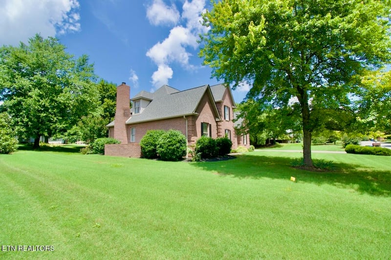 1689 Peppertree Dr, Alcoa, TN 37701