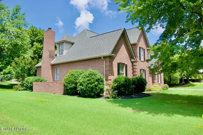 1689 Peppertree Dr, Alcoa, TN 37701