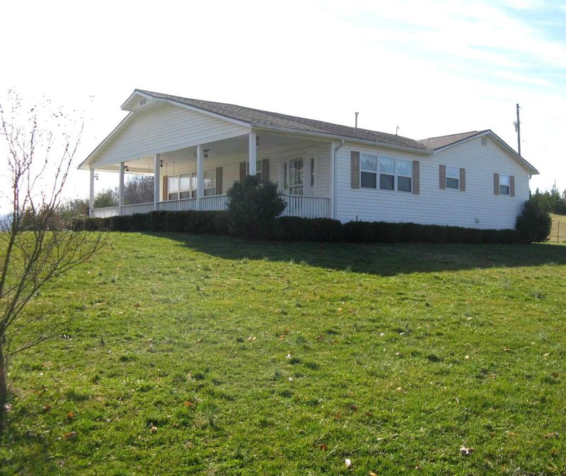 169 Big Oak Ln, Jacksboro, TN 37757