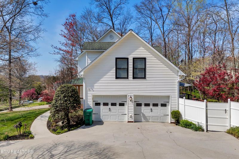 169 Country Walk Dr, Powell, TN 37849