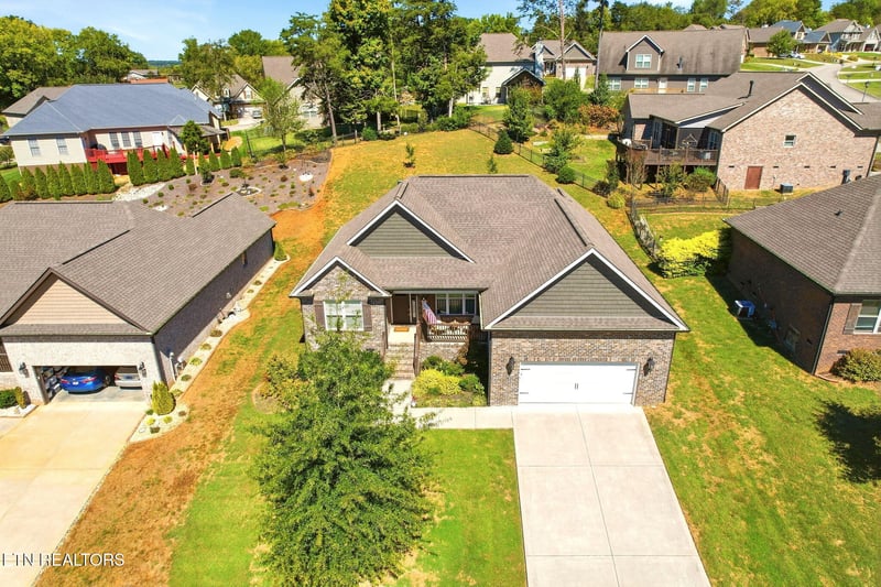 169 Dynasty Dr, Lenoir City, TN 37771