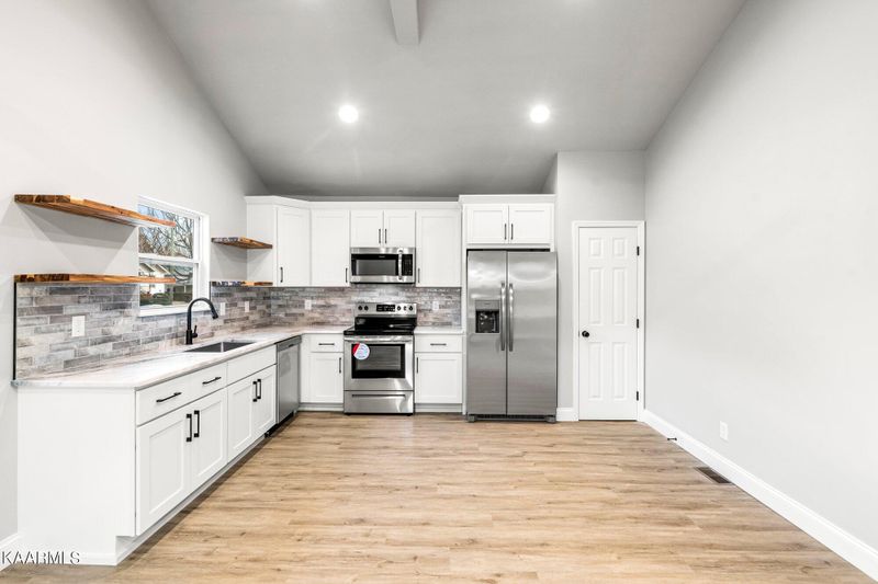 169 E Bell St, Alcoa, TN 37701