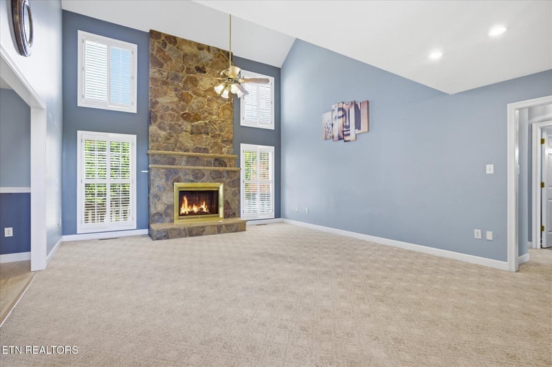 169 Perkins Ln, Jacksboro, TN 37757