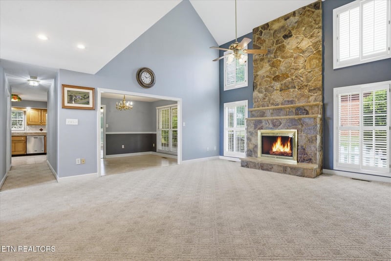 169 Perkins Ln, Jacksboro, TN 37757