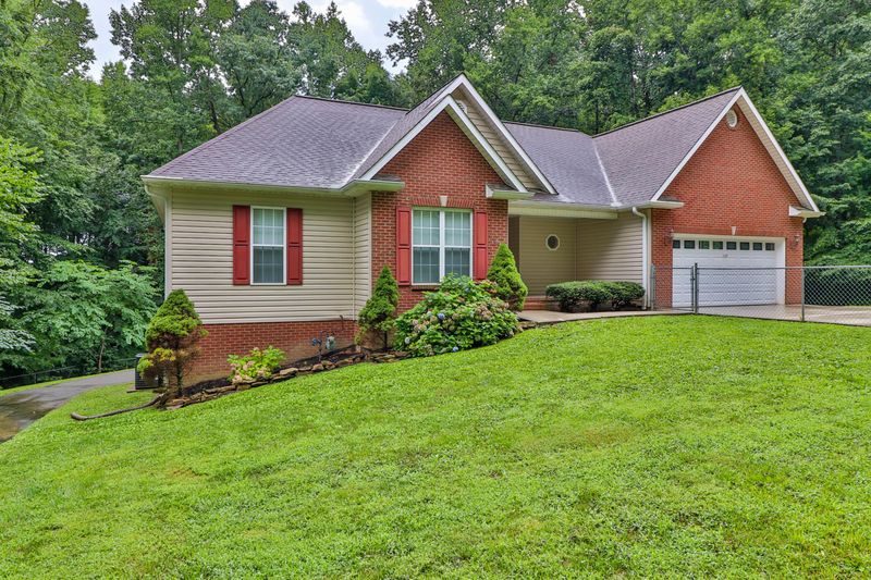 169 Teague Ln, Jacksboro, TN 37757