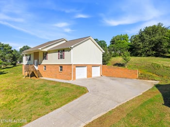 1690 River Bend Rd, Sevierville, TN 37876