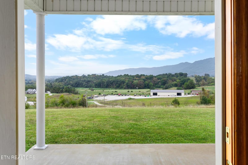 1695 Doaks Creek Rd, Speedwell, TN 37870