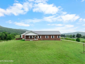 1695 Doaks Creek Rd, Speedwell, TN 37870