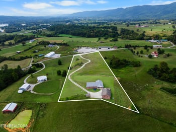 1695 Doaks Creek Rd, Speedwell, TN 37870