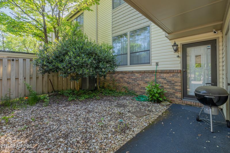 17 Bradford Cir, Oak Ridge, TN 37830
