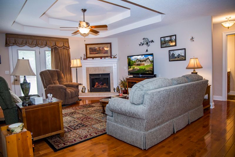 17 Dickens Ln, Crossville, TN 38558
