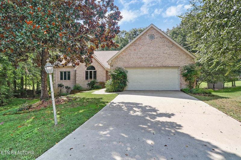 17 Kenwood Ct, Crossville, TN 38558
