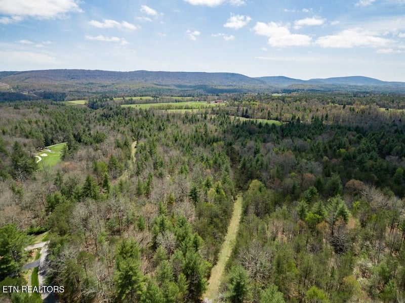 17 Menteith Ln, Crossville, TN 38558