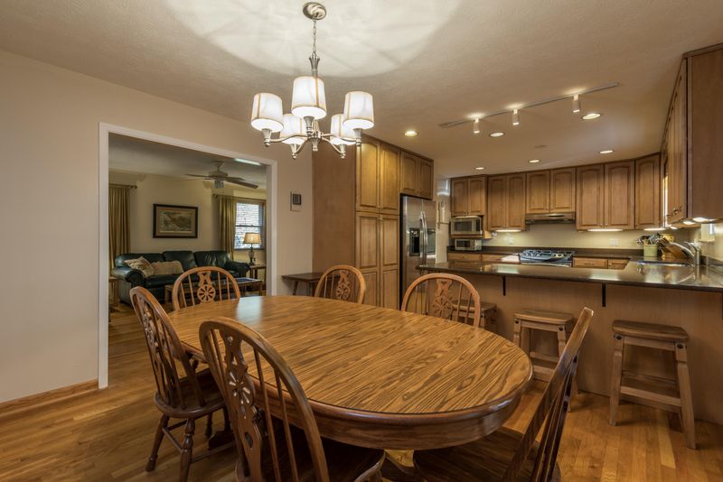 17 Moore Ln, Oak Ridge, TN 37830