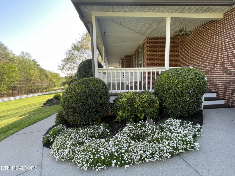 170 Cross Creek Private Ln, Lenoir City, TN 37771
