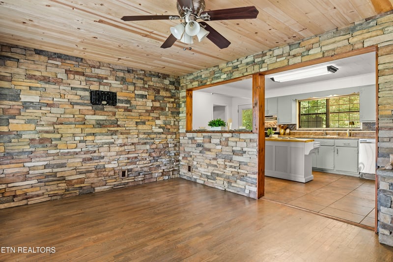 170 Dotson Rd, Greenback, TN 37742