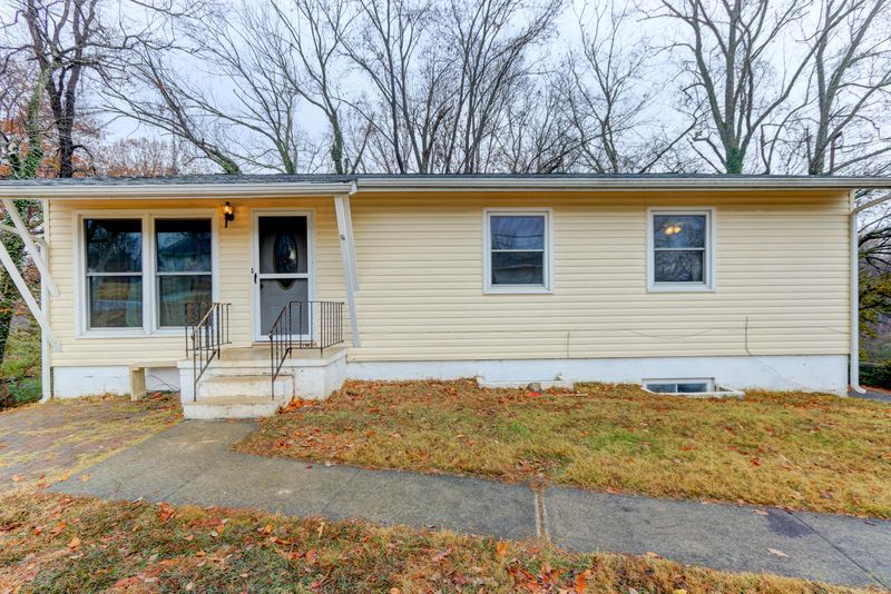 170 Johnson Rd, Oak Ridge, TN 37830