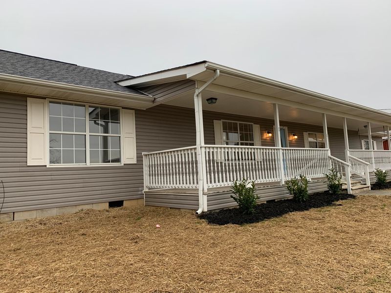 170 Joy Ln, Clinton, TN 37716