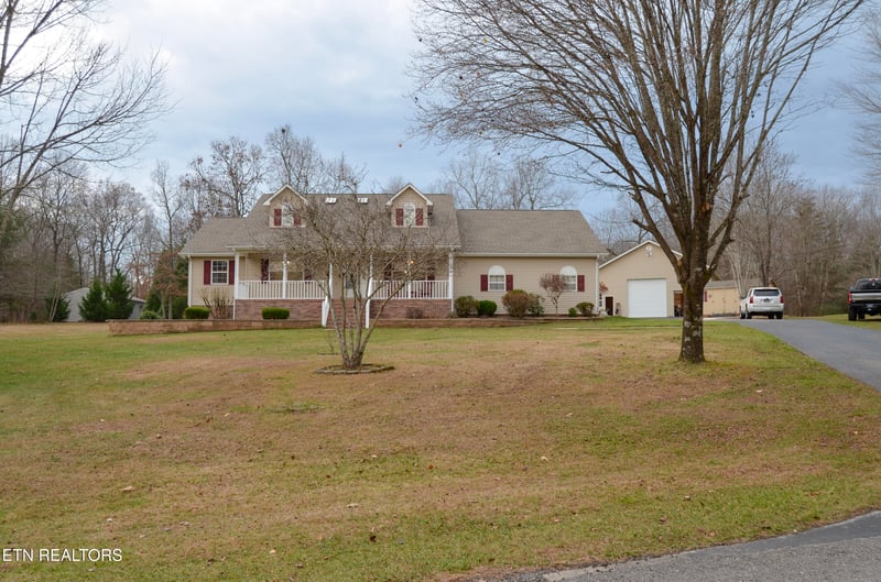 170 Pin Oak Ln, Crossville, TN 38555