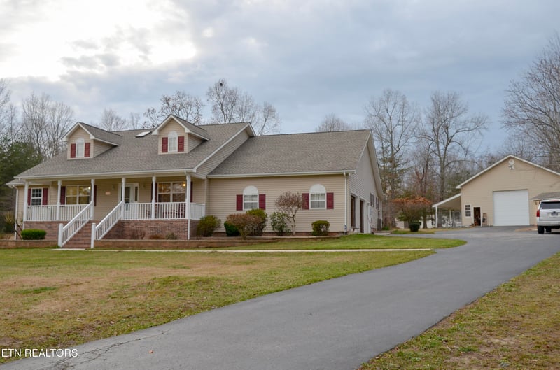 170 Pin Oak Ln, Crossville, TN 38555