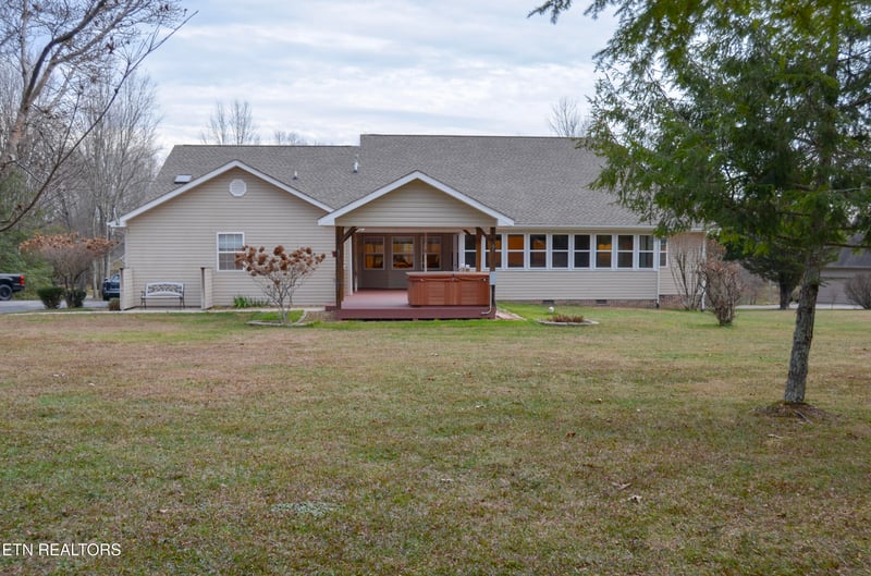 170 Pin Oak Ln, Crossville, TN 38555
