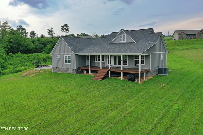 170 Pine Creek Rd, Oneida, TN 37841