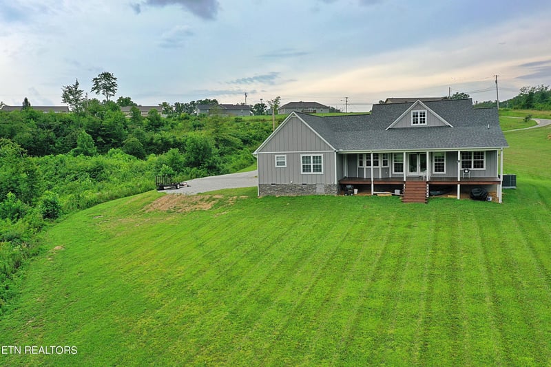 170 Pine Creek Rd, Oneida, TN 37841