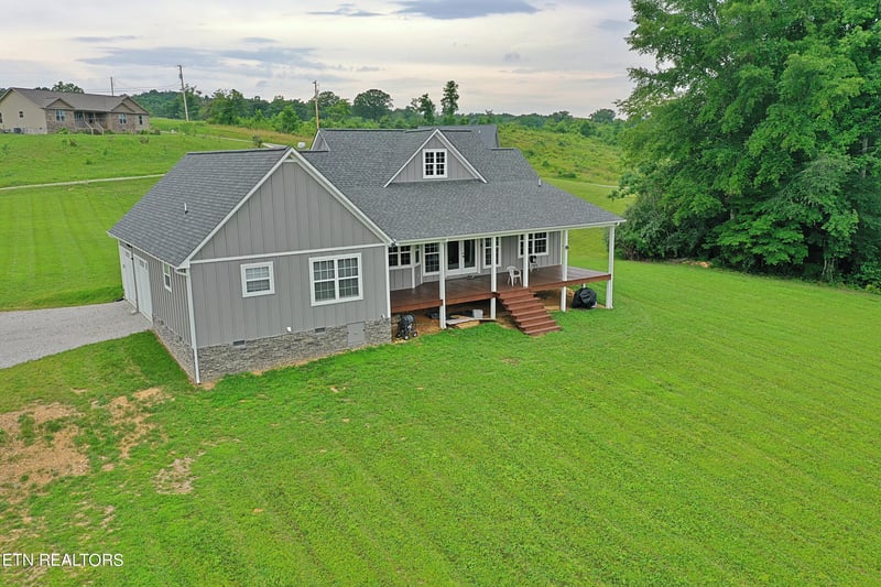 170 Pine Creek Rd, Oneida, TN 37841