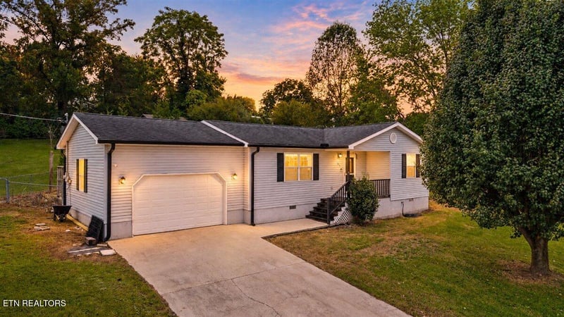 170 S Burress Ln, Jacksboro, TN 37757