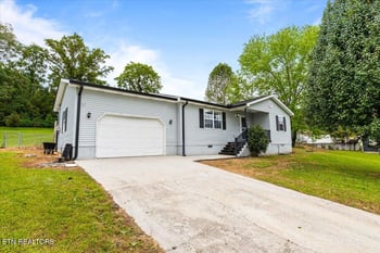 170 S Burress Ln, Jacksboro, TN 37757