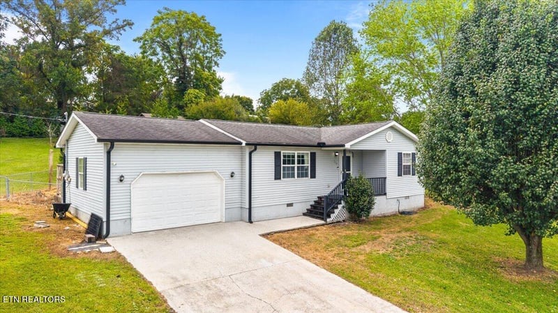 170 S Burress Ln, Jacksboro, TN 37757