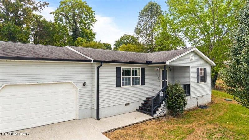 170 S Burress Ln, Jacksboro, TN 37757