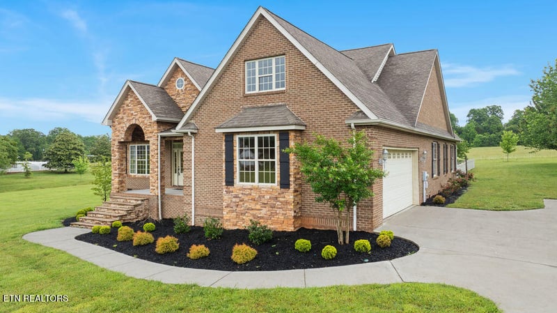 170 Short Bark Ln, Madisonville, TN 37354