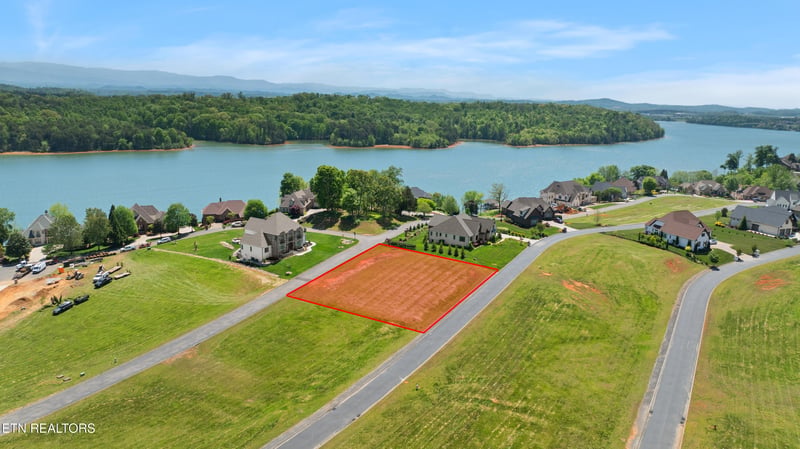170 Starling Dr, Vonore, TN 37885