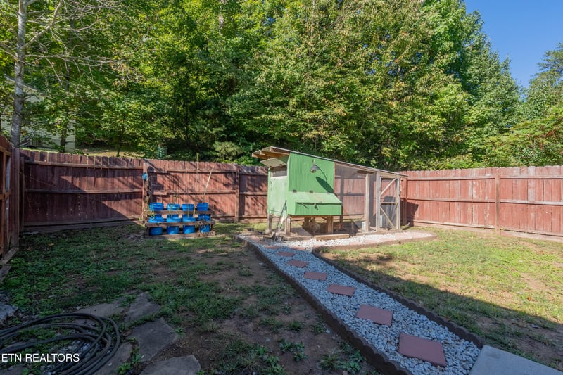 170 Tori Kait Ln, Powell, TN 37849