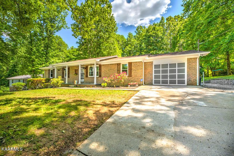 170 White Loop Rd, Clinton, TN 37716
