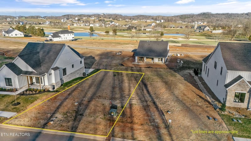 1700 Black Bear Cir, Loudon, TN 37774