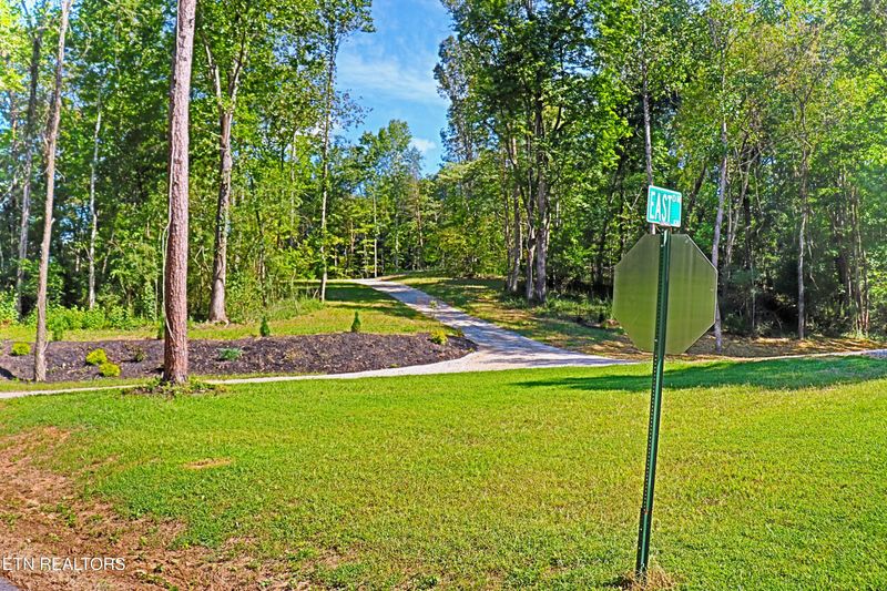 1700 Bluff Rd, Harriman, TN 37748