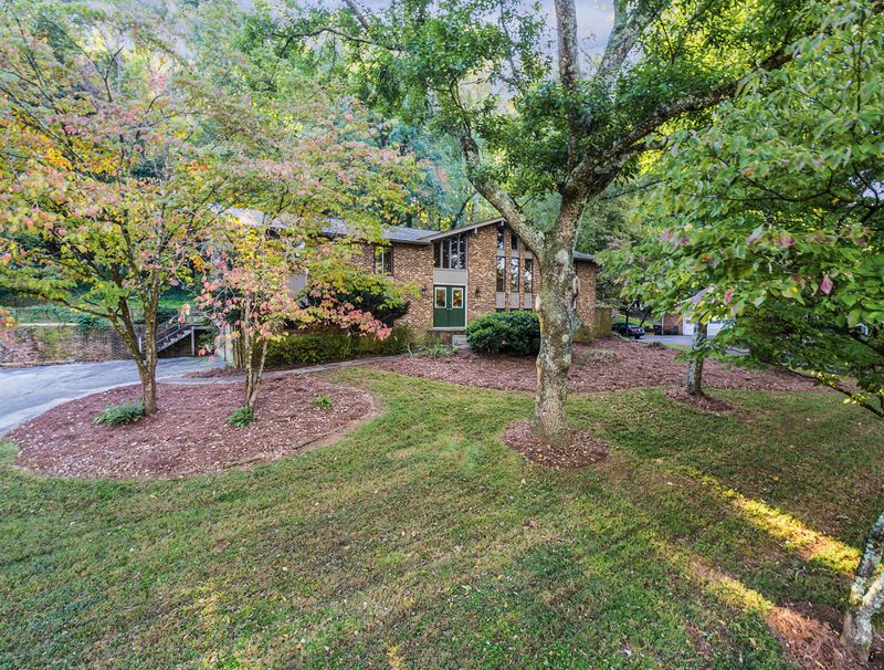 1700 Cove Creek Ln, Knoxville, TN 37919