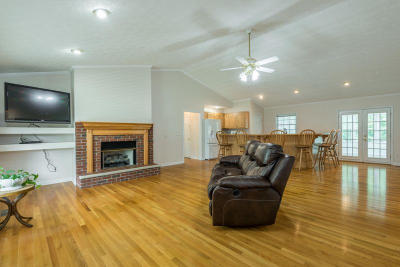 1700 Edith Ln, Lenoir City, TN 37771
